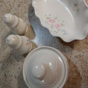 Pfaltzgraff Stoneware Tea Rose Sugar Dish, Salt & Pepper and Decorative Plate